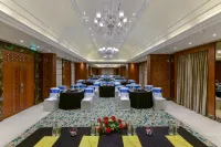 Lemon Tree Premier “The Atrium” Ahmedabad - bar