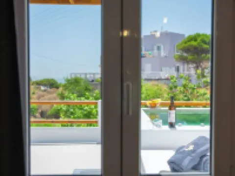 Tre Fiori - The Retreat Suites Hotels in Fira