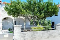 Apartment Danijela Hotels in Primosten