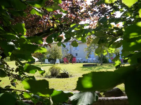 Chambres d'Hôtes - les Bujours Отели в г. Корм-Руайяль