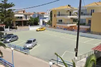 アドニス ホテル - 駐車場