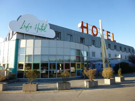 LifeHotel Vienna Airport Отели в г. Фишаменд