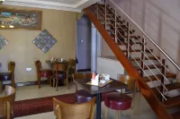Triple Palms Bed and Breakfast - บริการรถรับส่ง