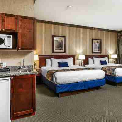 Redwood Inn & Suites Rooms