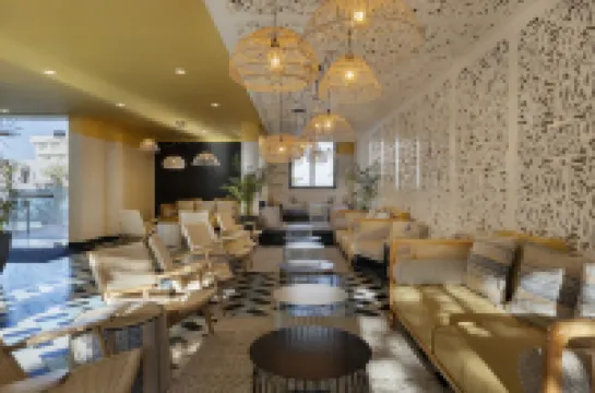 พลาย อีลาท