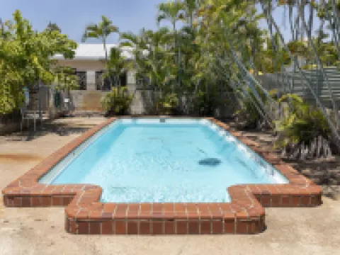 Palm View Holiday Apartments Hotels in Bowen
