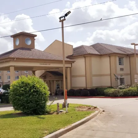 The Regal Hotel Отели в г. Панола