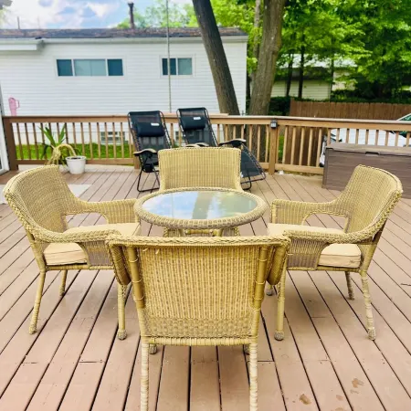 Travel Professionals Towpath Cottage Retreat Pet-Friendly Canal Home Fenced Yard