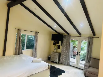 The perfect Vacation Pool house Hotels near Petrabax West