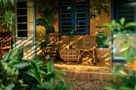 Trai Hoa Vang Homestay - Hostel Отели в г. Туихоа