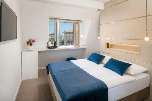Flos Luxury Rooms - 4-Star