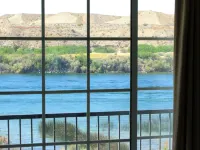 로지 온 더 리버