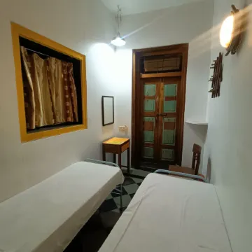 Hostel Vasantashram CST Mumbai, Free Wifi with 1940s Retro Vibe Отели рядом с достопримечательностью «Марин Лайнс»