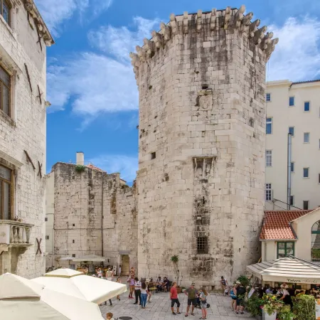 Apartments Studios 81