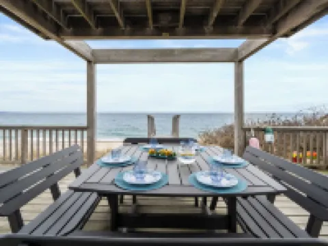 Oceanfront home on Private Beach! โรงแรมในSandwich