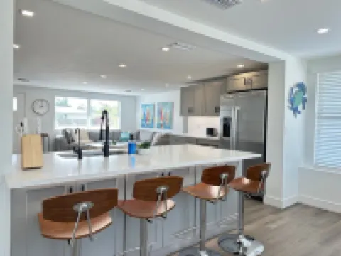 Charming 3-bedroom house with WiFi, AC in enjoyable Venice