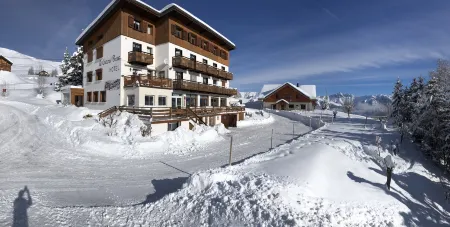 Hôtel le Grand Truc Отели в г. Фонкуверт-ла-Тусюир