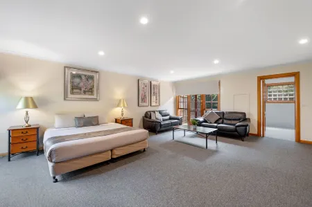 Hideaway on George