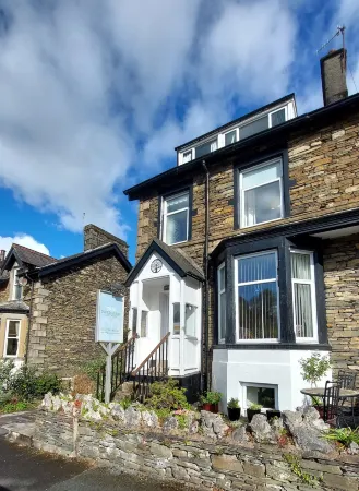 Invergarry Room Only Guest House for Adults Отели в г. Уиндермир