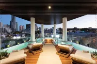 FV Iconic Designer Apt, Parking, Near CBD Qfv147-14 Hotels in Fortitude Valley