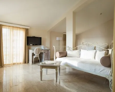 โรงแรม อาซิมุท โรงแรมในสเวติ สเตฟาน