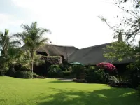 Glen Afric Country Lodge Hotel dekat Lion Park