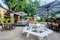 Shoestrings Backpackers Lodge Vic Falls - موقف سيارات