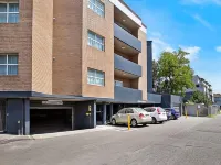 Sydney Airport Suites - Bãi đậu xe