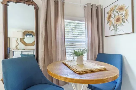 Lil’ Scotty - Private Cozy Efficiency Отели рядом с достопримечательностью «Walmart Garden Center»