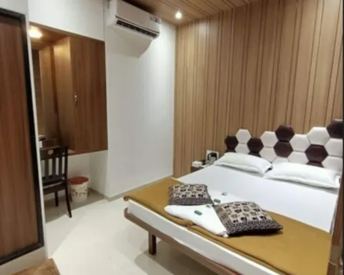 Hotel Nice Stay Hotels in Borivli