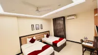 Hotel Sky Hotel in zona Aapno Ghar Amusement and Water Park