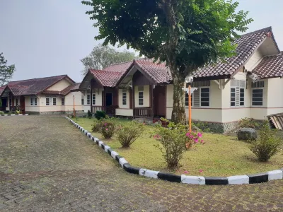 Cisarua Indah Cottage Hotels in Cisarua