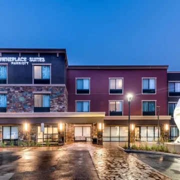 白魚鎮TownePlace套房酒店 鄰近Whitefish Lake Golf Club的酒店