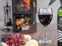 Cottage - Sleeps 3 Hot Tub & Pet Friendly Hotels in Brampton