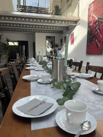 Passage 84 - Hotel & Café