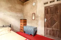 Kasmiyem Homestay Hotels in Kokap