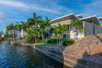 水濱天堂泳池 - 燒烤 - 陽台用餐 貝維尤住宿飯店