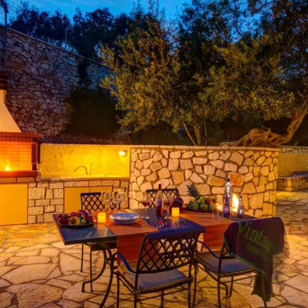 Kalliope Villa - Classic Modern With a Splash of Glam