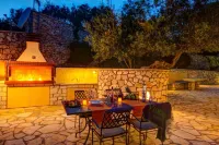Kalliope Villa - Classic Modern With a Splash of Glam - con encanto