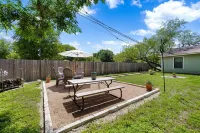 Cozy Home 3-Minutes to Canyon Lake, Guadalupe River & Whitewater Amphitheater! Hotels near Camp Fimfo Texas Hill Country