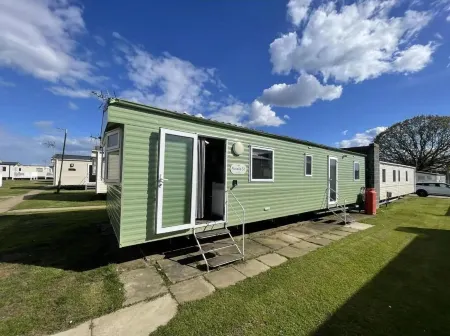 3 Bed Caravan Sleeps 8 - Parking BBQ Pool