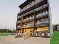 Saltstayz Premier – Golf Course Road & Sector 42 Hotels near DLF Phase I