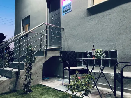 Aloha Inn Отели в г. Артеми