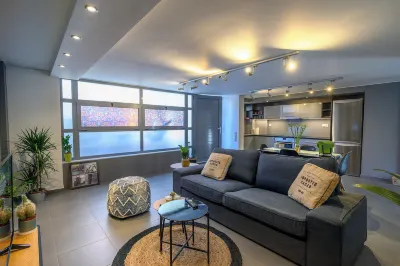 Modern & Spacious 1Br in Gazi l Private Balcony Ξενοδοχεία στην πόλη Gazi
