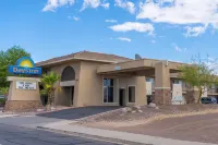Days Inn by Wyndham Lake Havasu - Motels