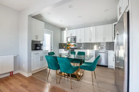 3BR Prime Luxury near NYC w Arcade Room Отели рядом с достопримечательностью «Антермайер Гарденс Консерванси»