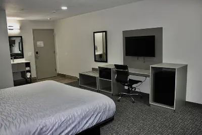 Hummingbird Hotel Hotels near Walgreens