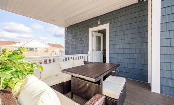 Prime Luxury with Balcony Wood Fireplace