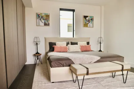 Casa Rosada by Oraklus Отели рядом с достопримечательностью «Fisherman's Village»