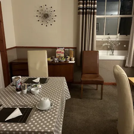 Roselodge Guest House Отели рядом с достопримечательностью «Ботанический сад Johnston Gardens»